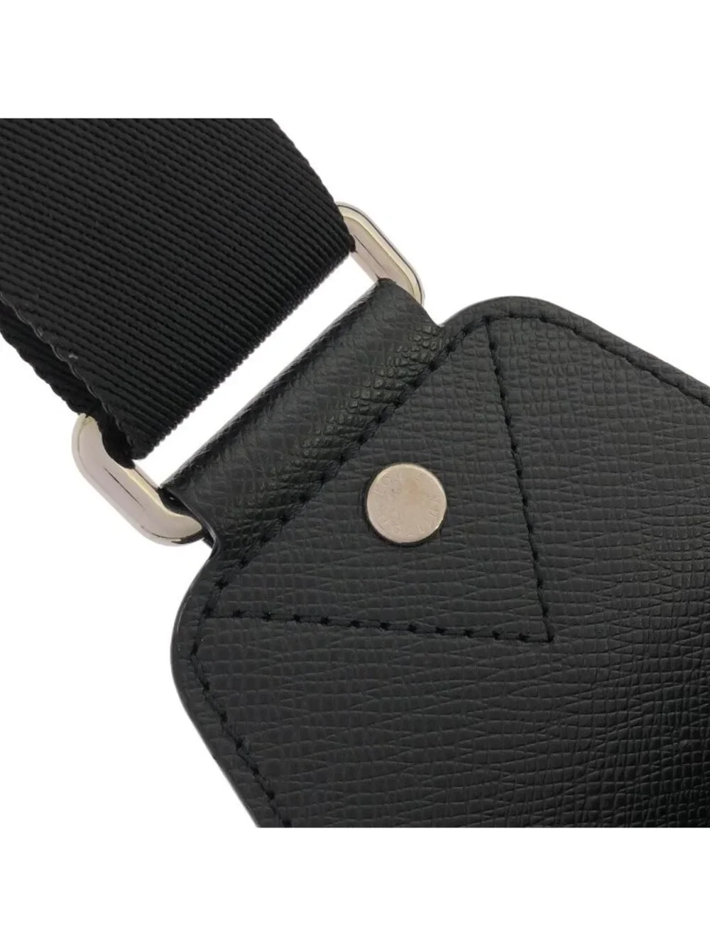 Louis Vuitton Taiga Avenue Sling Bag